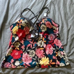 Womens NWT swimsuit top